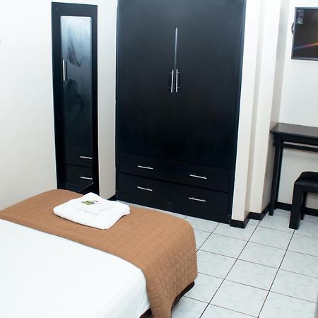 Hotel Paris Machala Exteriör bild